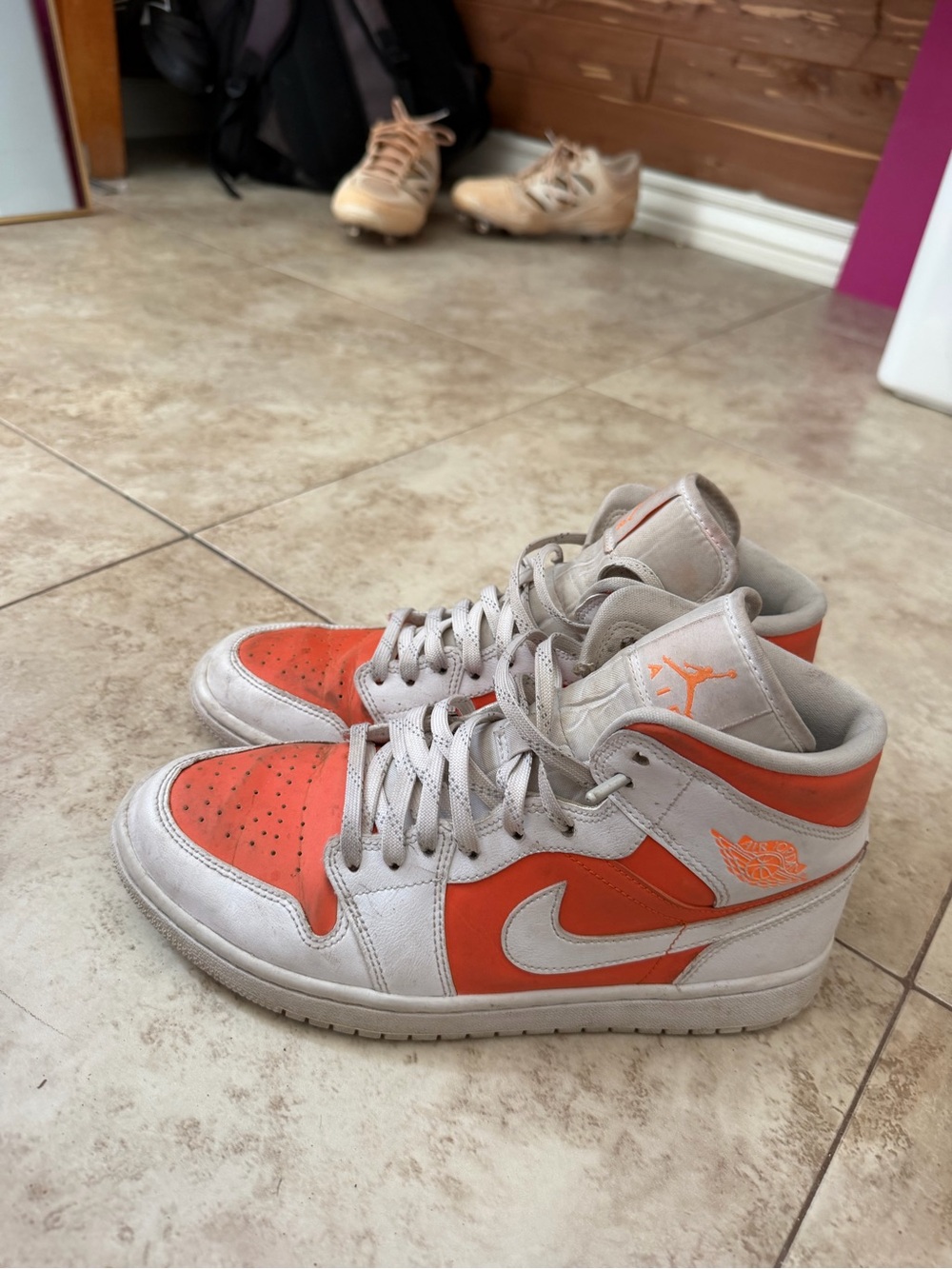 Women’s Jordan Mid’s size 9.5